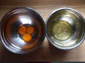 蛋白蛋黄分离备用。