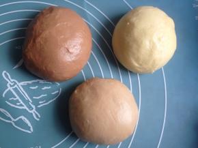 三份面团都揉圆