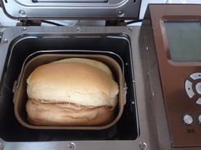 发酵好后，选择面包机的烘烤键，32分钟