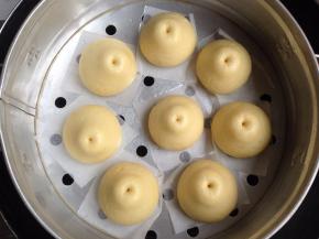 冷水上锅蒸，上汽后蒸14分钟左右，关火后继续焖3分钟才揭盖