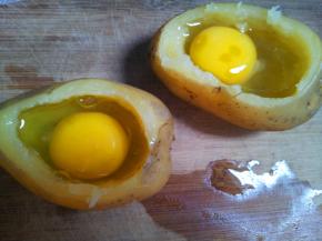 打鸡蛋进去。不要搅散了。