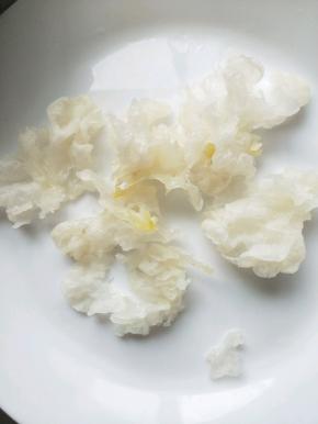 用冷开水过一下控干水份备用