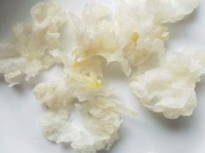 用冷开水过一下控干水份备用