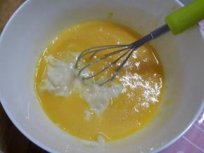 加入混合的榴莲再次打散均匀