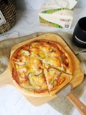 16.烤好乘热吃，拉丝的芝士，丰富的食材，有嚼劲的饼底，好满足