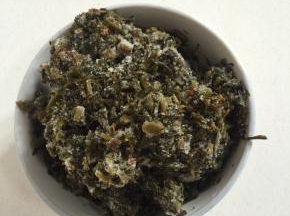 闭风儿菜一碗备用！（闭风儿菜我腌制好了放在冰箱里冷冻保存着的，随吃随取，很方便哦。）



