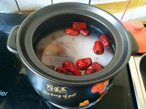 一次性加入足够的水。