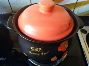 盖上盖子小火慢煮。