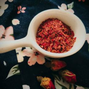 花瓣打成粉，不需要特别细。