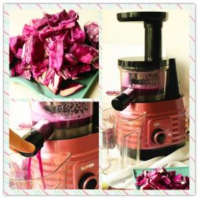 紫甘蓝去掉老叶，洗净，切小块。开启原汁机，放入紫甘蓝块榨汁待用。