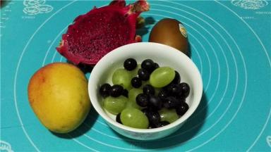 准备好所需水果。