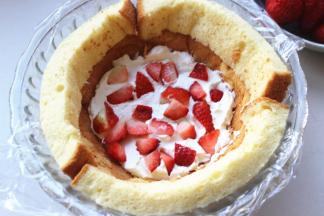 加入奶油和草莓块