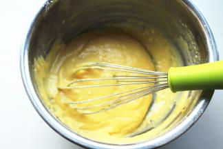 再次用手抽之字形混合均匀。