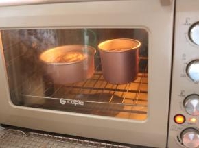 烤箱提前预热，135度下层烤45分钟即可。