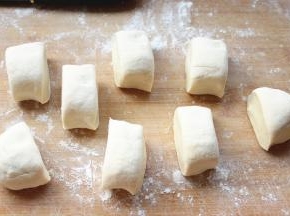 分成70克左右的剂子。