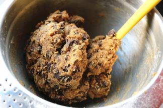 再次翻拌均匀成团，用保鲜膜包起来送入冰箱冷藏2天以上。