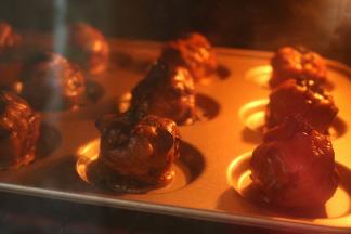 送入烤箱后面团会慢慢融化并摊开。