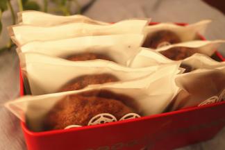 用包装袋包起来，室温可以存放，池上一周没问题哒。