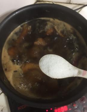 大火煮开后加入1.5勺盐！