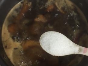 大火煮开后加入1.5勺盐！