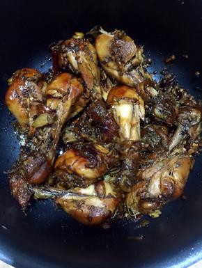 等到汤汁儿收完即可关火啦！