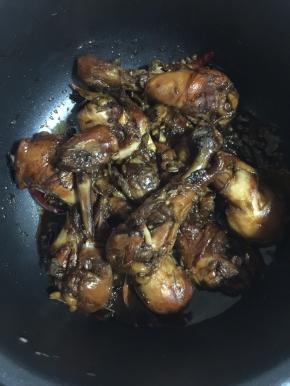 汤汁稍微浓稠的时候，转大火收汁儿！