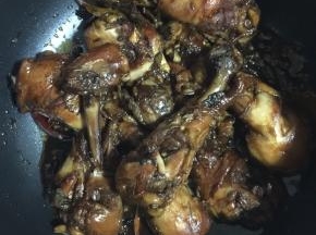 汤汁稍微浓稠的时候，转大火收汁儿！