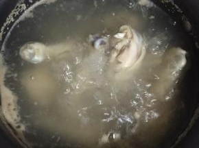 水烧开后继续煮4分钟捞出。