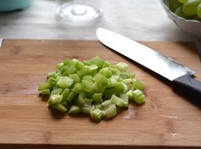 芹菜切丁