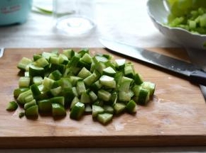 小黄瓜切丁