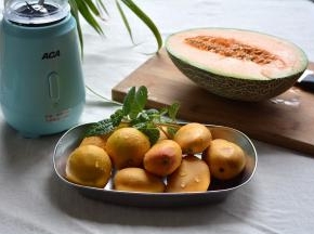 水果清洗干净，料理机准备好