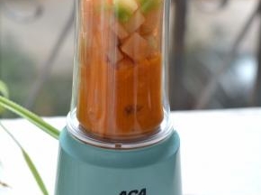 点按开关，每按5秒停一下，使果丁打成果糊