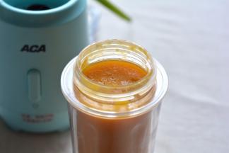 看，稠乎乎的，既是果汁，又是果糊