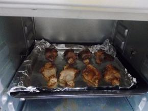 烤箱预热210度。烤箱中层上下火210度，烤制20分钟。