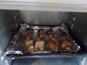 烤箱预热210度。烤箱中层上下火210度，烤制20分钟。