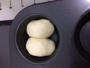 拿个模具切口朝下，两个一起放入