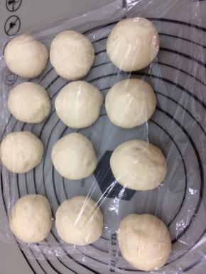 排气分成均匀的小面团