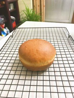 多了一个面团，把它做成汉堡了。