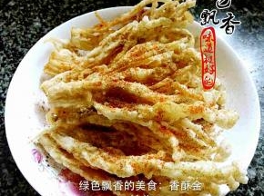 撒少许辣椒粉，美味香酥金针菇就可以享用了