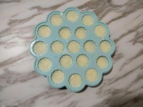 牛奶提前冻成冰块。