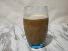 速溶咖啡用水泡开。