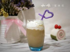 炎热夏日怎么少的了一杯咖啡星冰乐！