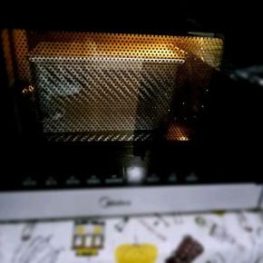 放入中下层，烤30分钟