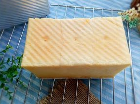 出炉后立即脱模，冷却后切片。吃不完放保鲜袋。