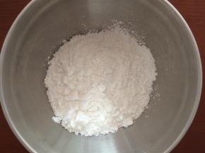 取100g白鲨肠粉专用粉。
