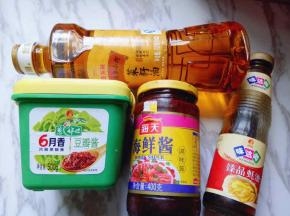 准备的酱料。