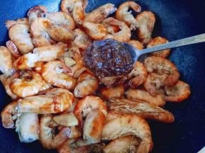 加入一勺豆瓣酱。