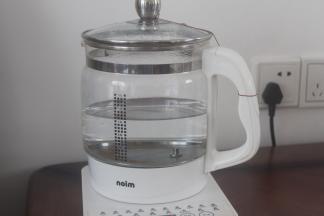 花茶壶烧开水。