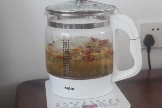 煮出颜色之后焖10分钟颜色更深。