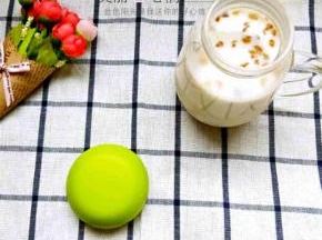 酸奶中所含的乳酸和钙结合，更能起到钙吸收的作用。